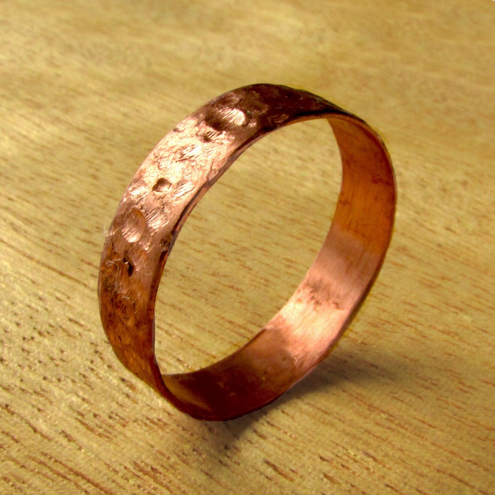 Hammered pure copper wedding band for men, Unique 7 year anniversary gift for husband, rustic ring for country style wedding, eco friendly