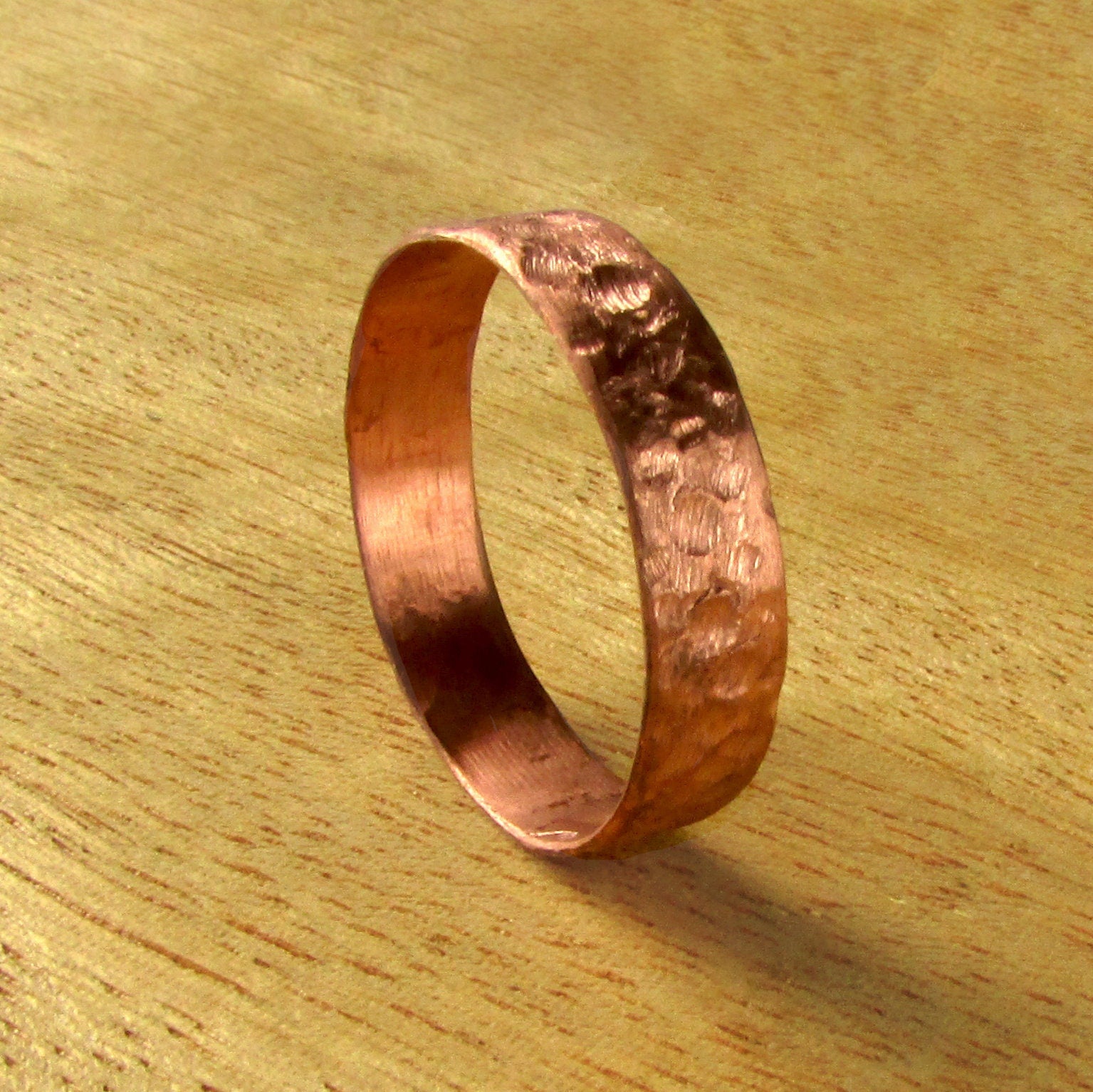 Hammered pure copper wedding band for men, Unique 7 year anniversary gift for husband, rustic ring for country style wedding, eco friendly